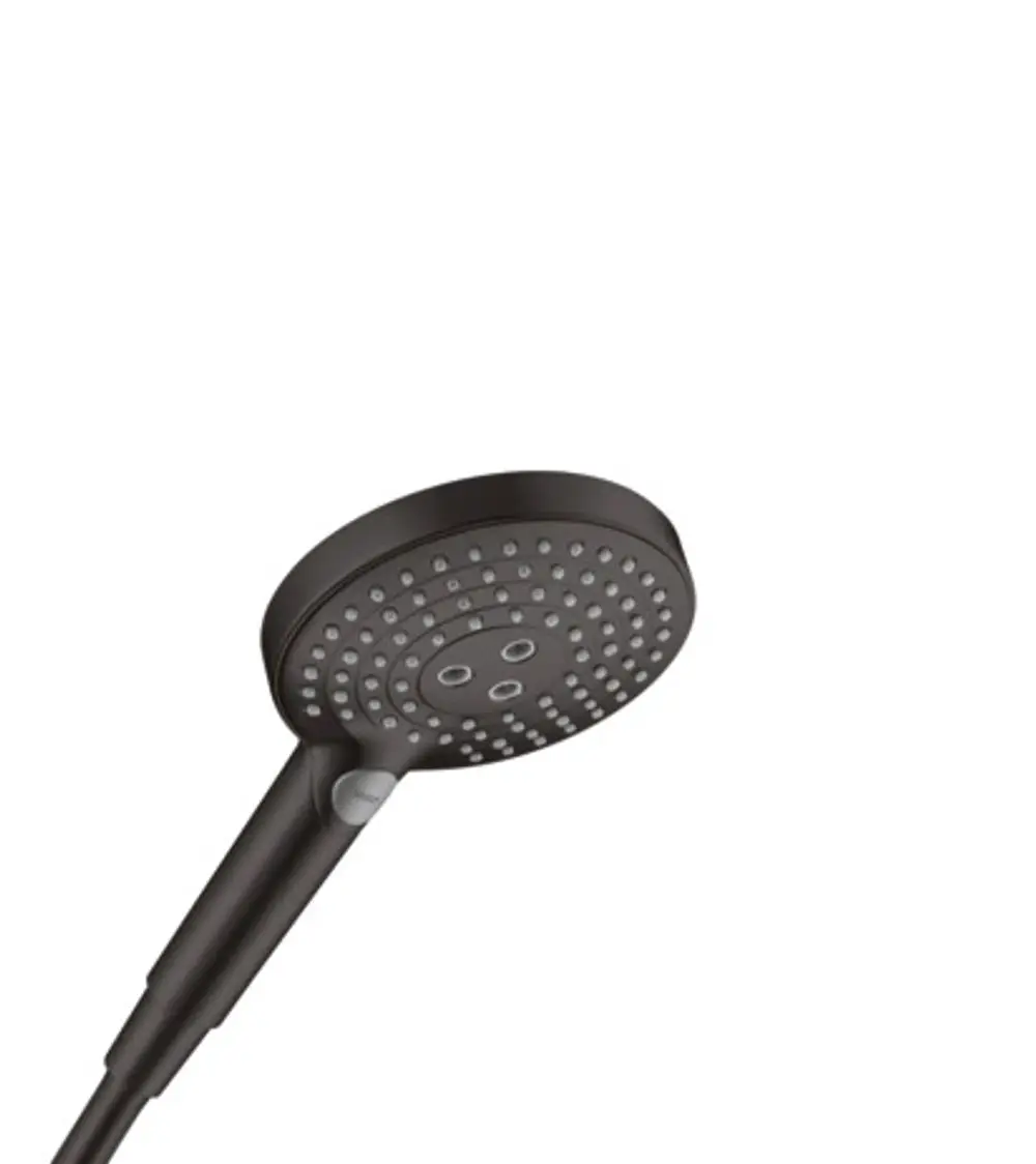 Handbrause in Mattschwarz mit runder Form und mehreren Düsen. Das Design von Hansgrohe ermöglicht verschiedene Strahlarten.